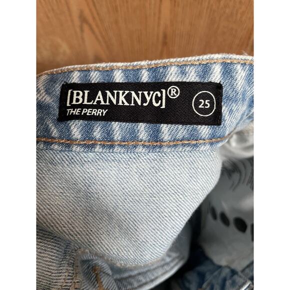 BLANK NYC The Perry Roll Up Jean Shorts Denim Medium Wash Women's Size 25"/ 0 - Picture 3 of 6